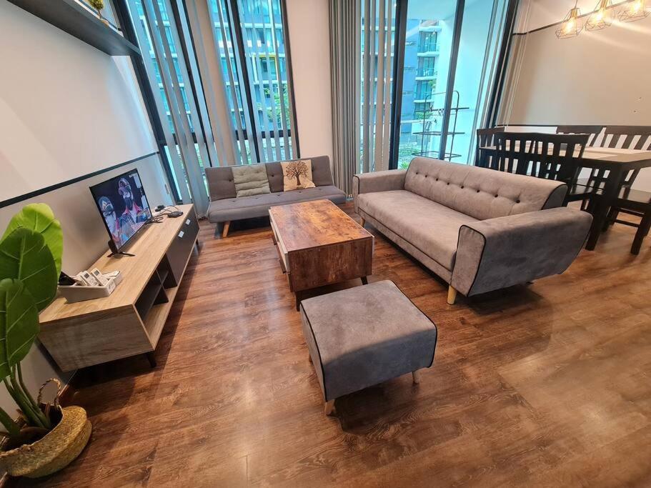 V' Bros Vivacity 3bedroom J4.4 Got Dryer Apartemen
