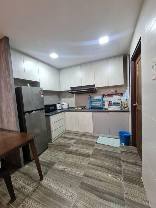 V' Bros Vivacity 3bedroom J4.4 Got Dryer Apartment *